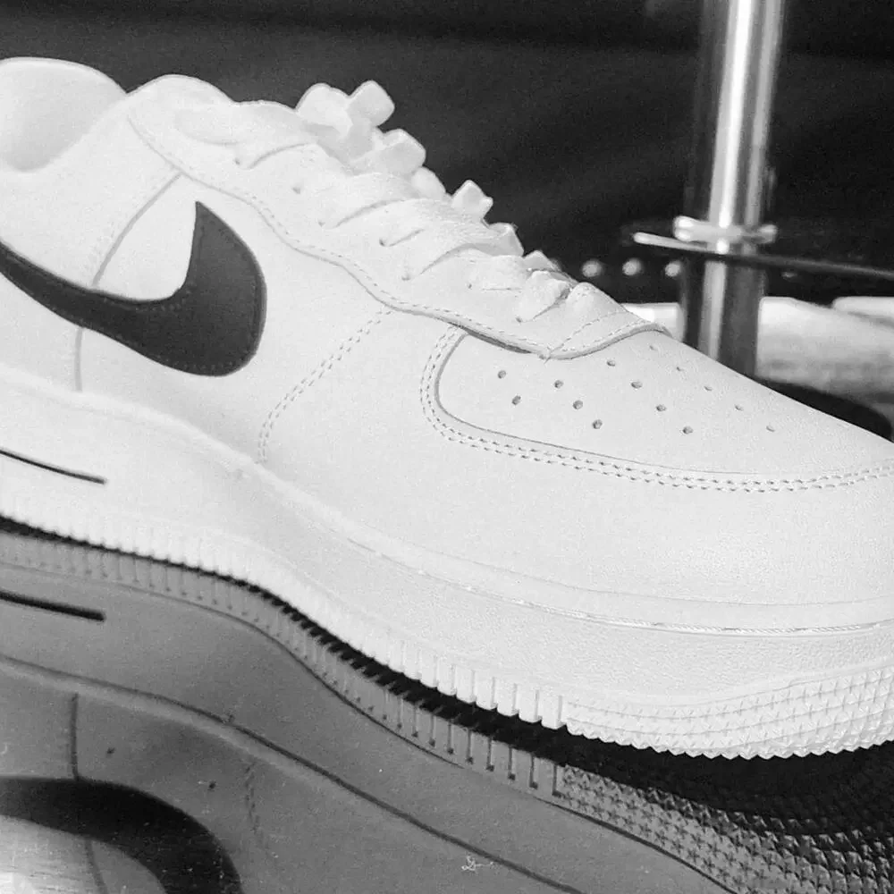 Brand new men’s White low-top sneakers with a clean streetwear look